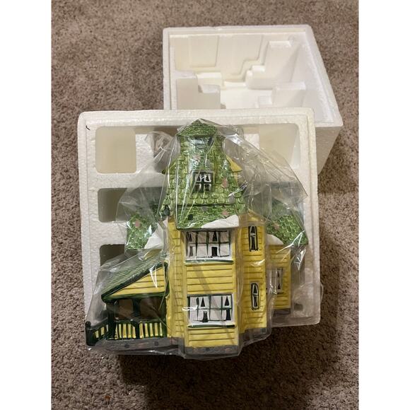 VILLAGE RESORT Department 56: The Original Snow Village Open Box 50920 - Picture 1 of 4